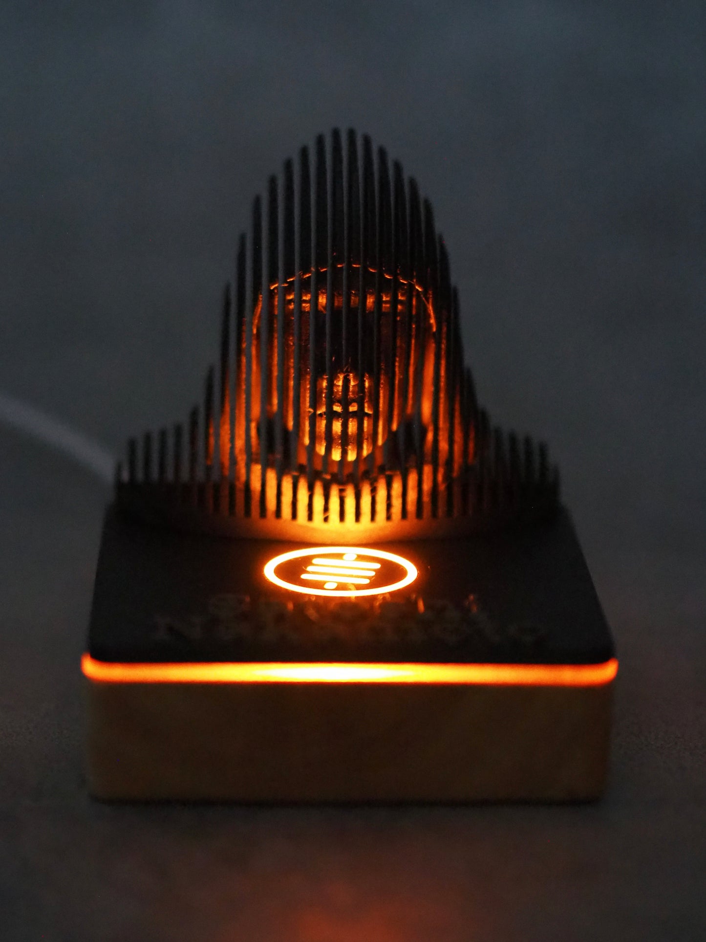 Satoshi Nakamoto RGB LED - Holz Statue quadratisch
