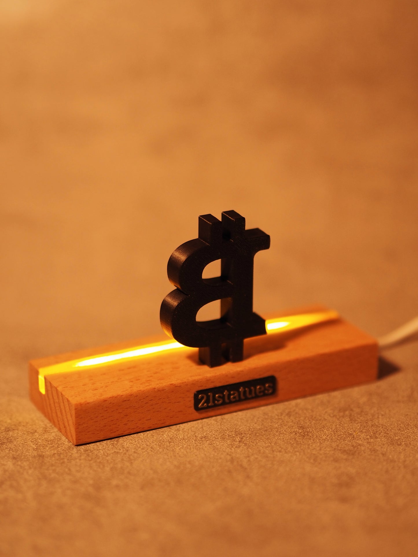 Bitcoin LED - Holz Statue