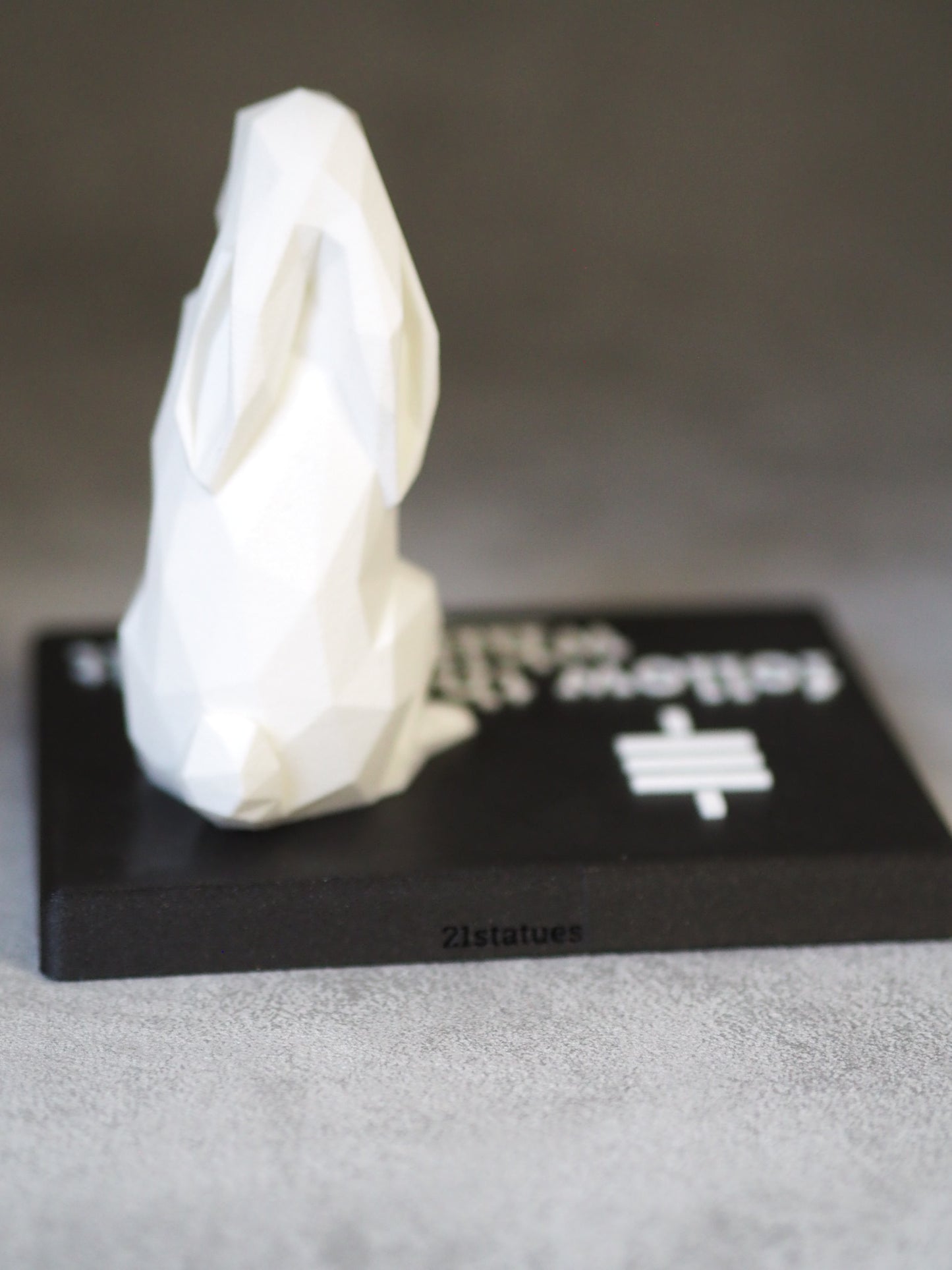 White rabbit - Statue