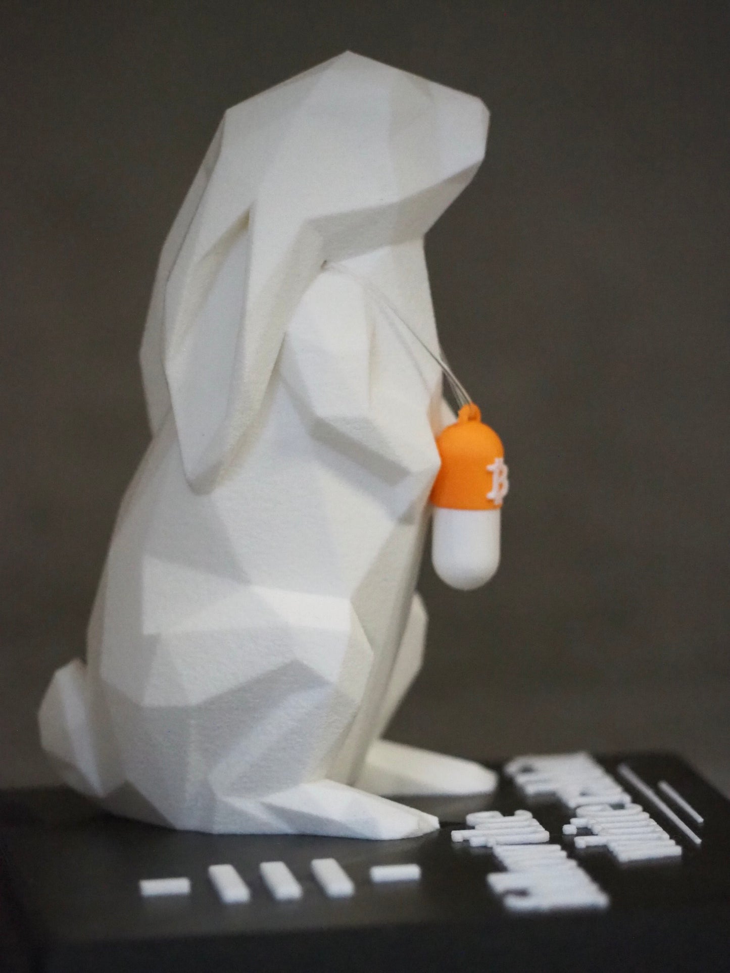 White rabbit - Statue