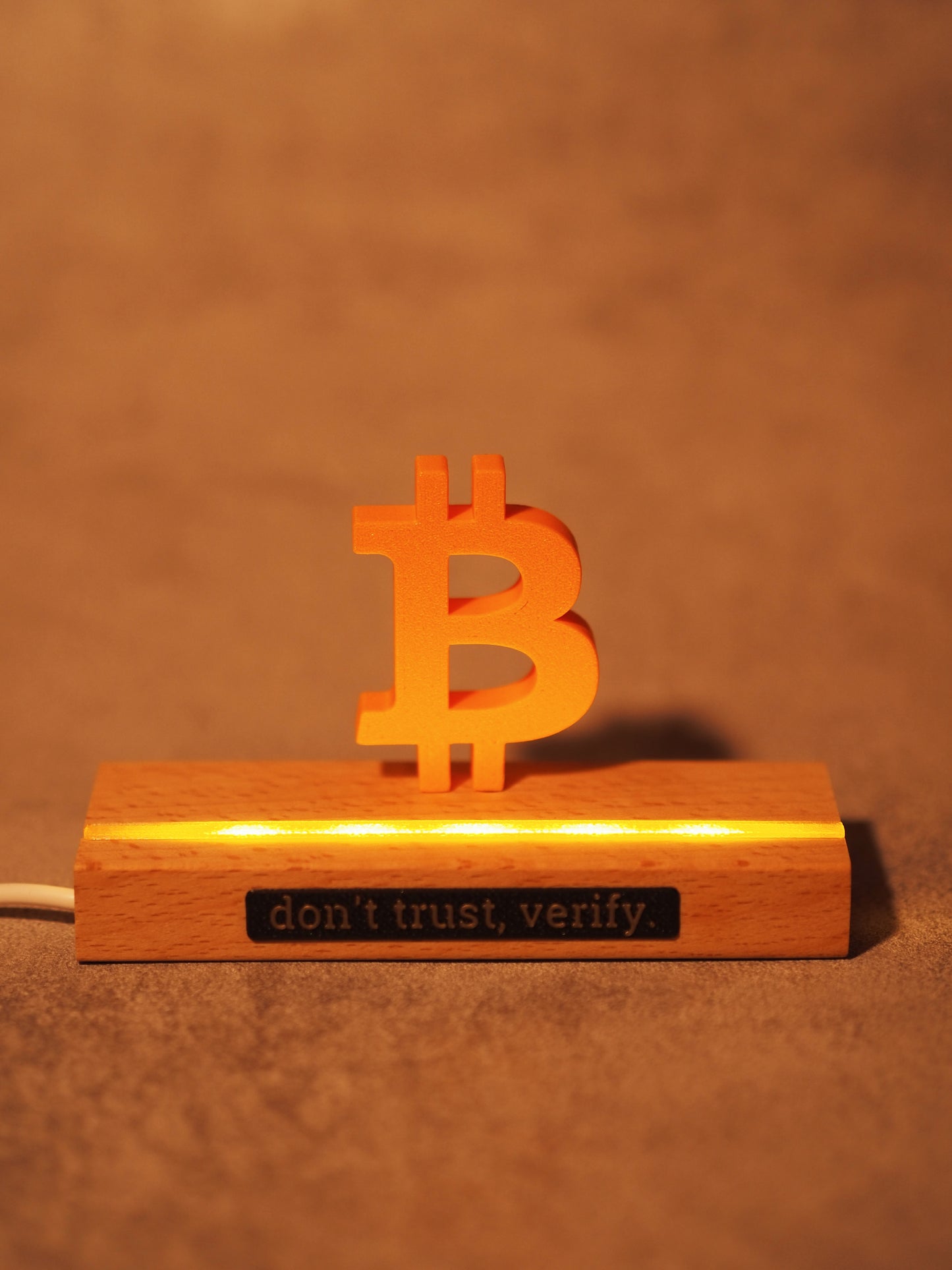 Bitcoin LED - Holz Statue