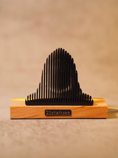 Satoshi Nakamoto LED - Holz Statue länglich