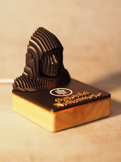 Satoshi Nakamoto RGB LED - Holz Statue quadratisch