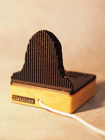 Satoshi Nakamoto RGB LED - Holz Statue quadratisch