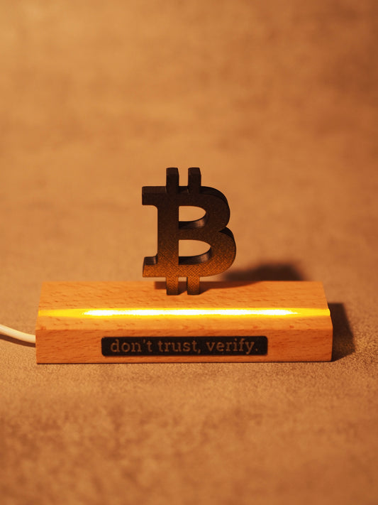 Bitcoin LED - Holz Statue