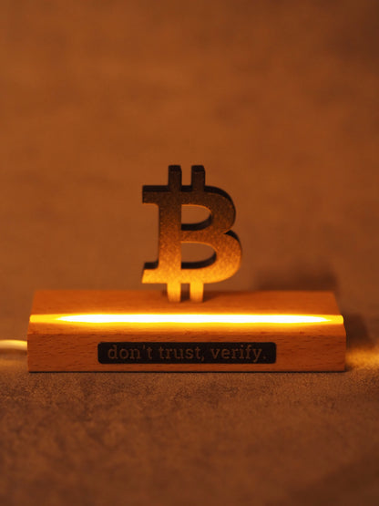 Bitcoin LED - Holz Statue