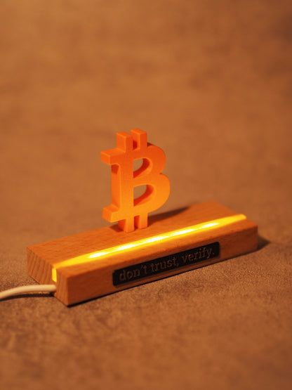 Bitcoin LED - Holz Statue